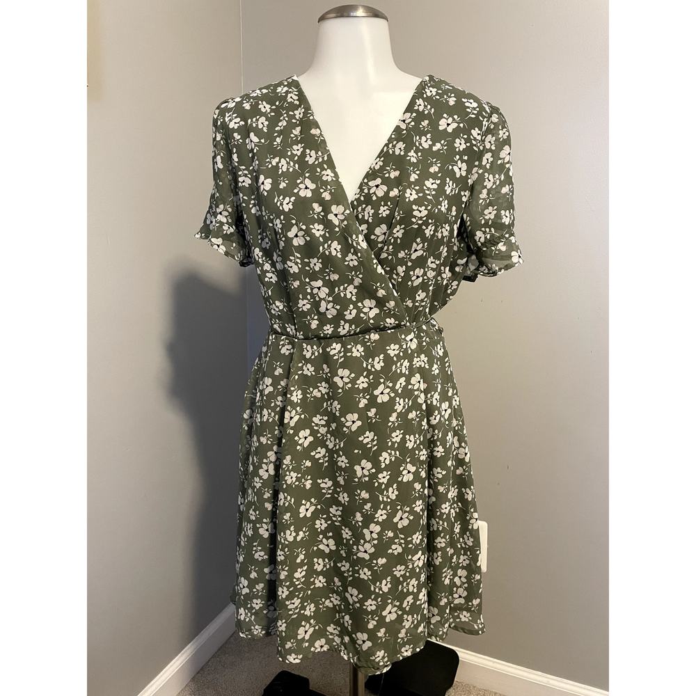 Charlotte Russe - Medium - Green Flower Wrap Around Dress